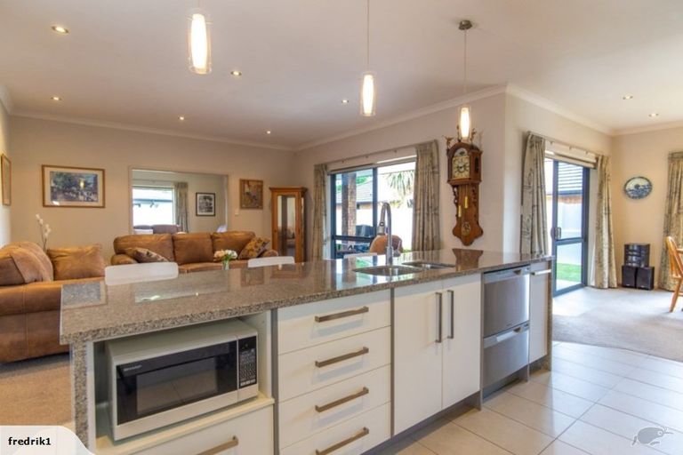 Photo of property in 14 Hampshire Court, Flagstaff, Hamilton, 3210