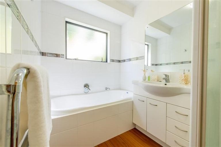 Photo of property in 2/6 Honeysuckle Lane, Mairangi Bay, Auckland, 0630