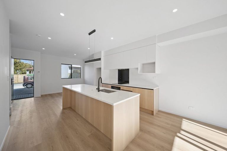 Photo of property in 10 Clendon Place, Manurewa, Auckland, 2102