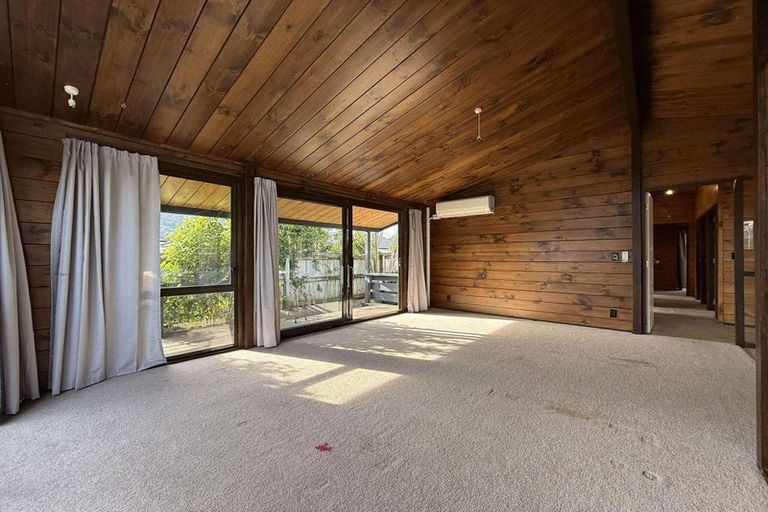 Photo of property in 2/68 Gibbons Street, Ebdentown, Upper Hutt, 5018