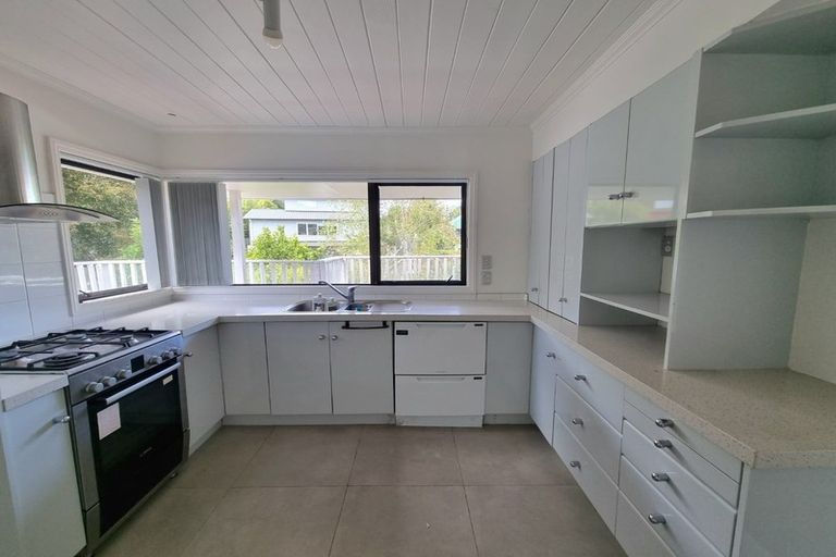 Photo of property in 15 Penguin Drive, Murrays Bay, Auckland, 0630