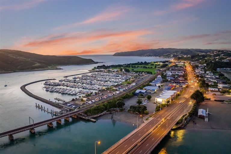 Photo of property in 62 Kiriwai Road, Paremata, Porirua, 5024