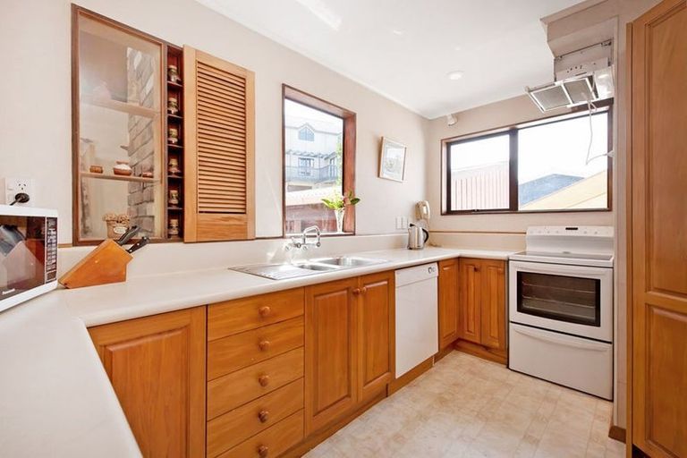 Photo of property in 14 Redwood Avenue, Tawa, Wellington, 5028