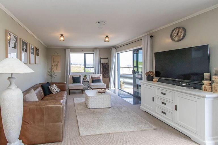 Photo of property in 98 Lincoln Road, Inglewood, 4389