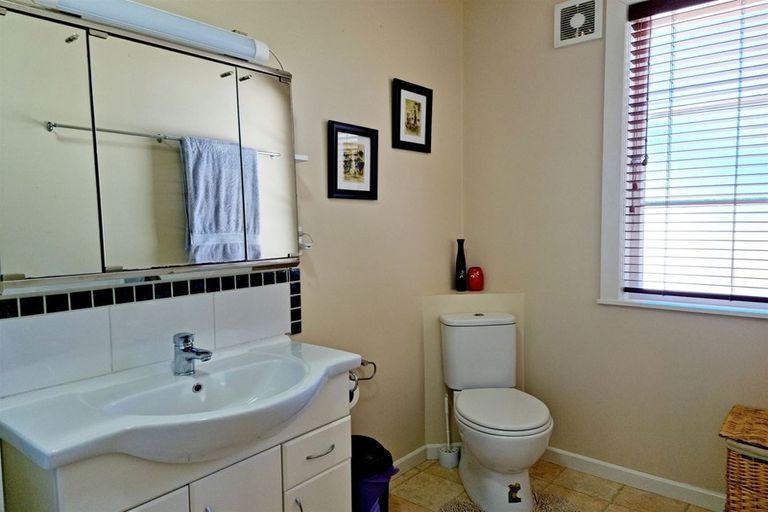 Photo of property in 14 Lincoln Street, Picton, 7220