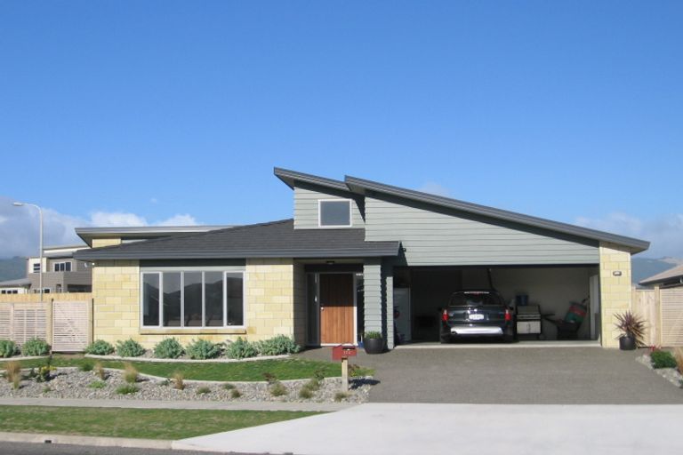 Photo of property in 138 Field Way, Waikanae Beach, Waikanae, 5036