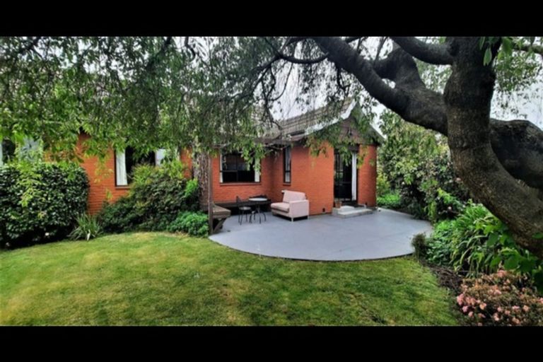 Photo of property in 1/16b Montclare Avenue, Ilam, Christchurch, 8041