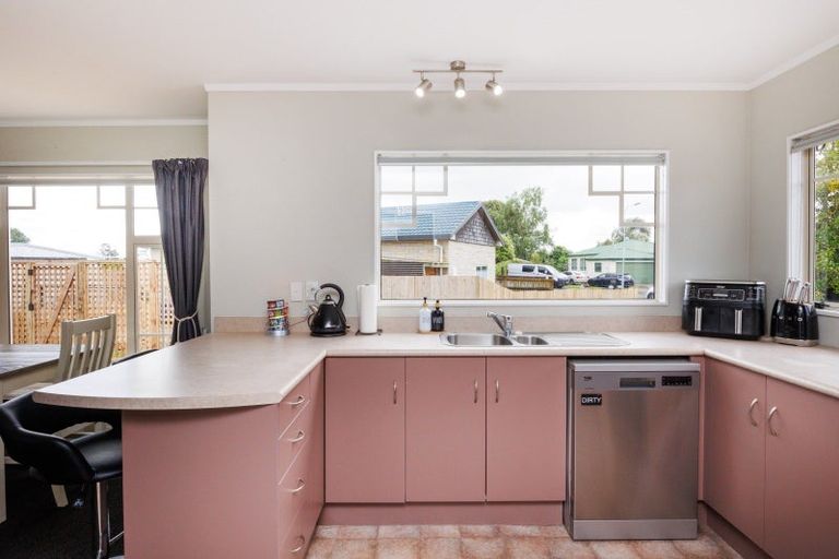 Photo of property in 47 Dalfield Place, Highbury, Palmerston North, 4412