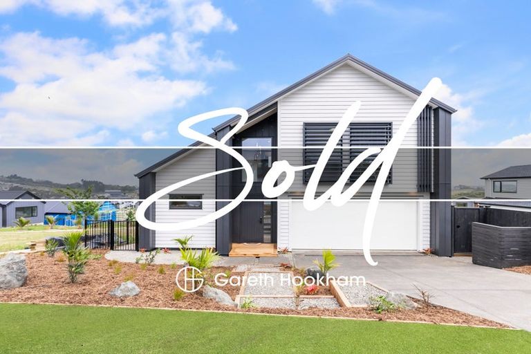 Photo of property in 33 Kikorangi Drive, Wainui, Silverdale, 0992