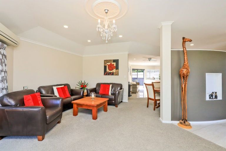 Photo of property in 12 Knightsbridge Place, Taradale, Napier, 4112