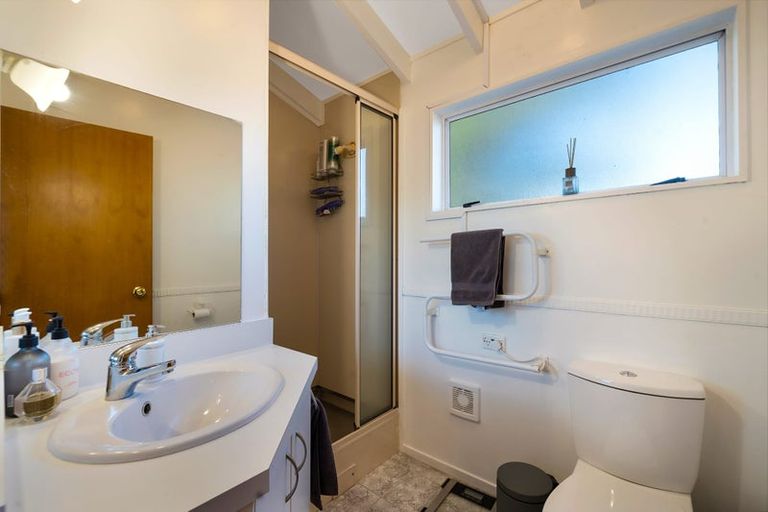 Photo of property in 2/62 Granville Drive, Massey, Auckland, 0614