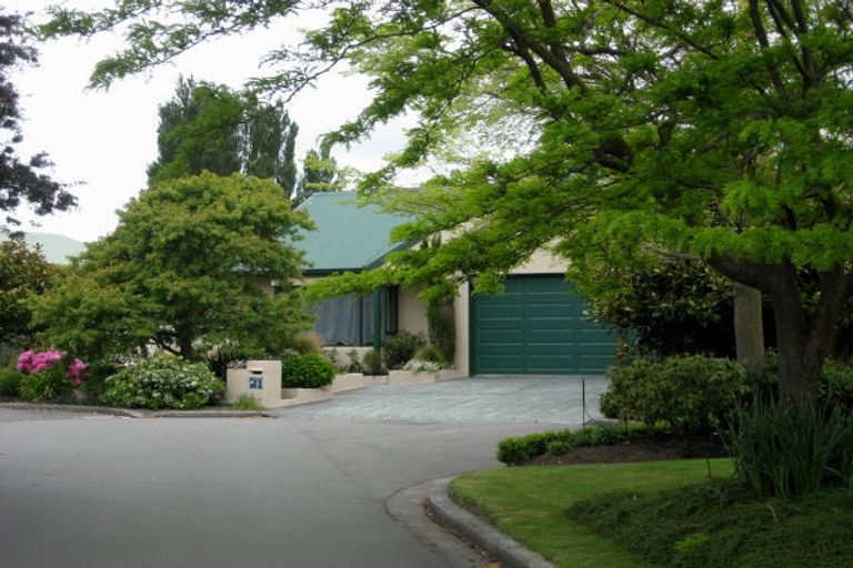Photo of property in 21 Thornwood Place, Redwood, Christchurch, 8051