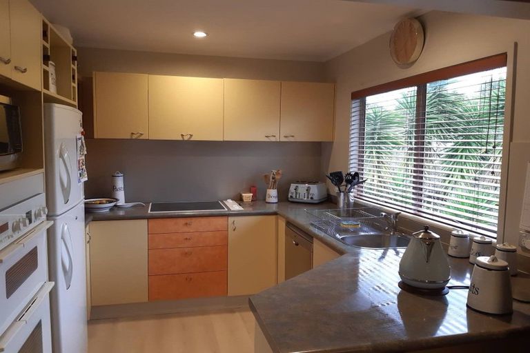 Photo of property in 2/21 Birman Close, Half Moon Bay, Auckland, 2012