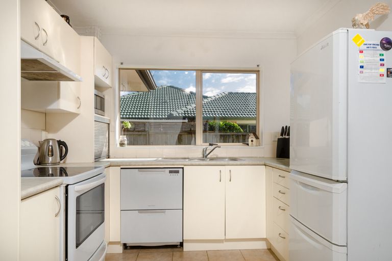 Photo of property in 114f Colwill Road, Massey, Auckland, 0614