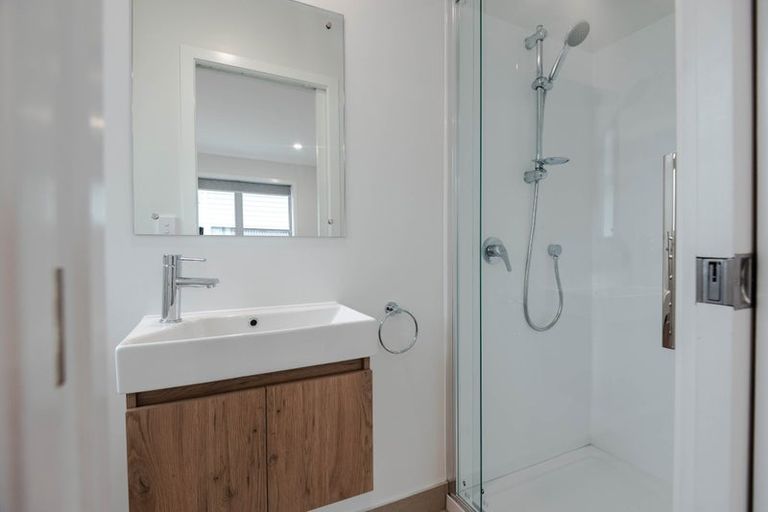 Photo of property in 27d Ranui Terrace, Tawa, Wellington, 5028