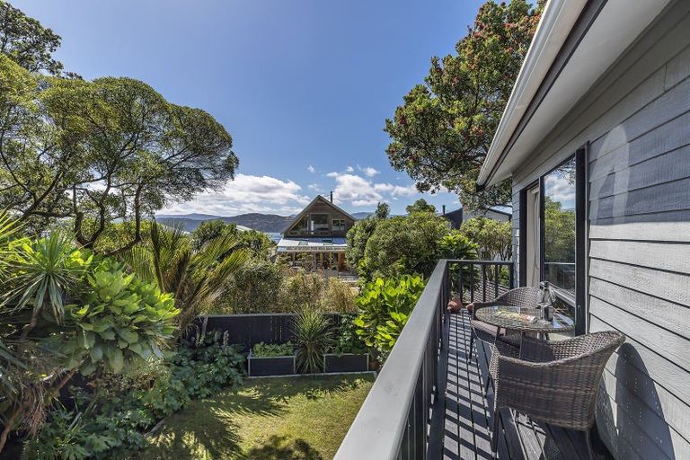 Photo of property in 126a Breaker Bay Road, Breaker Bay, Wellington, 6022