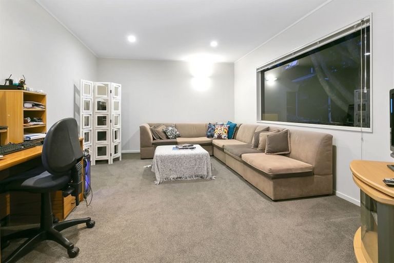 Photo of property in 2/74 Braemar Road, Castor Bay, Auckland, 0620