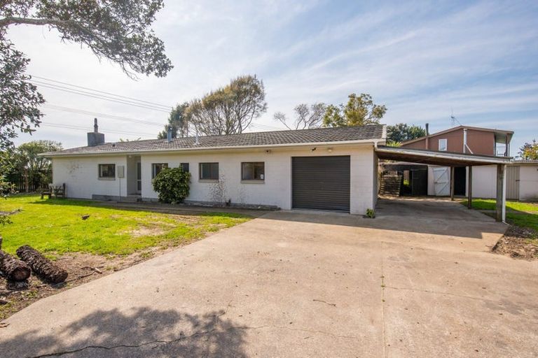 Photo of property in 189 Tararua Road, Levin, 5571