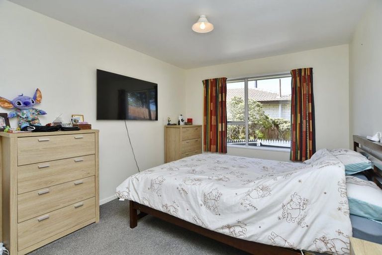 Photo of property in 2/122a Hay Street, Bromley, Christchurch, 8062