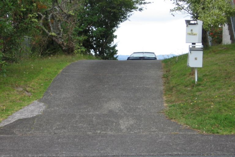 Photo of property in 2/6 Stanley Road, Glenfield, Auckland, 0629