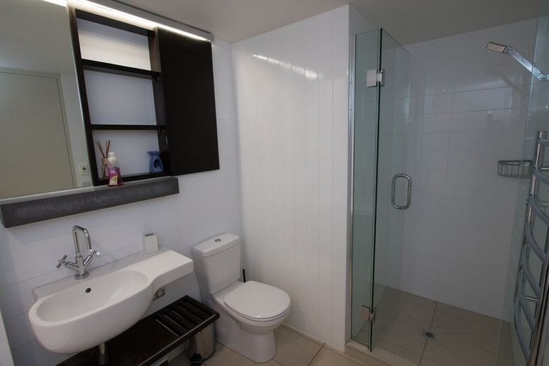 Photo of property in Dune, 2a/138 Oriental Parade, Oriental Bay, Wellington, 6011