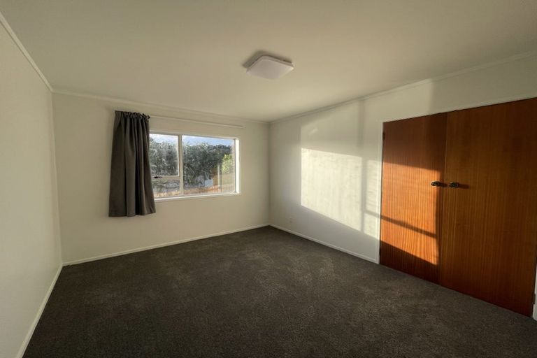 Photo of property in 34 Kingsclere Place, Goodwood Heights, Auckland, 2105