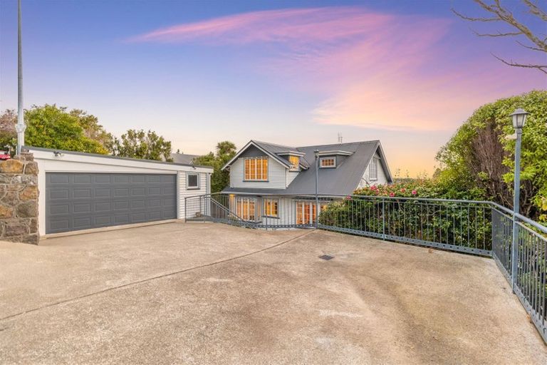 Photo of property in 104 Dyers Pass Road, Cashmere, Christchurch, 8022