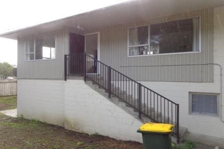 Photo of property in 71 Beaubank Road, Kelston, Auckland, 0602