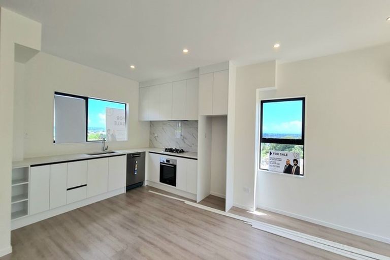 Photo of property in 43b Crestview Rise, Papakura, 2110