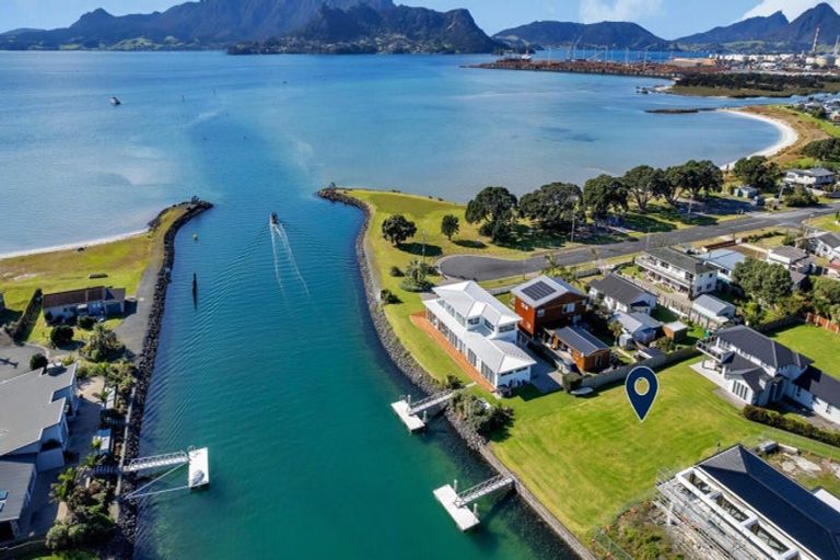 Photo of property in 23 Fred Carr Place, One Tree Point, 0118