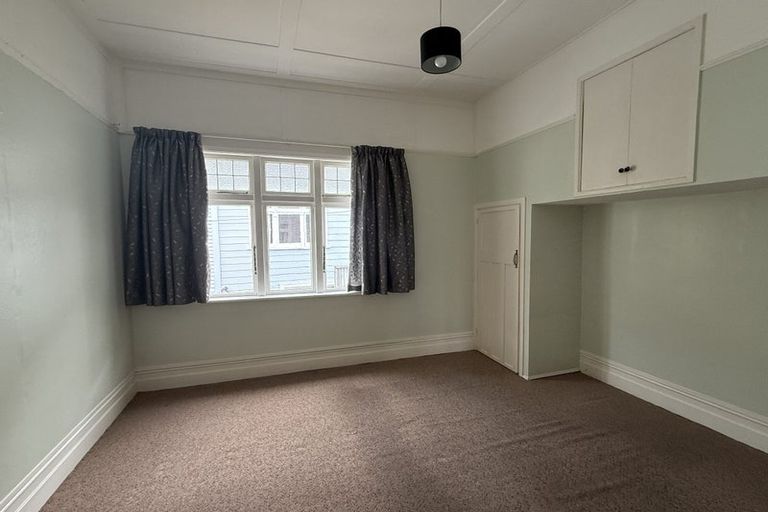 Photo of property in 8 Rixon Grove, Mount Victoria, Wellington, 6011