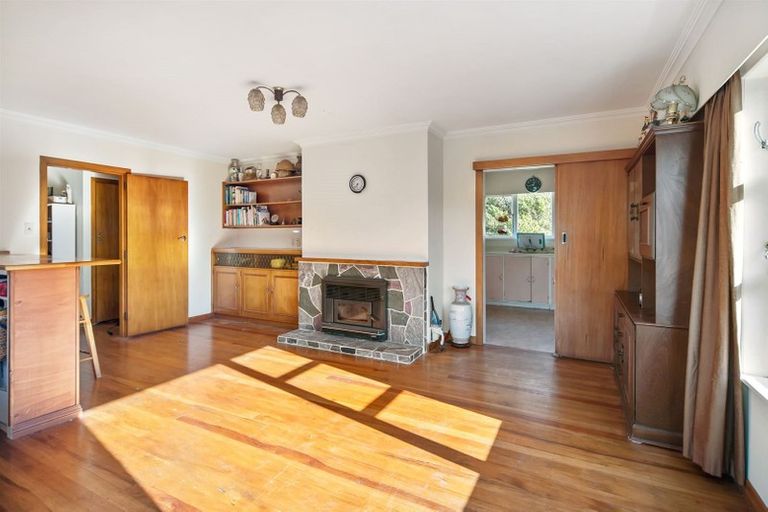 Photo of property in 37 Kenmore Street, Newlands, Wellington, 6037