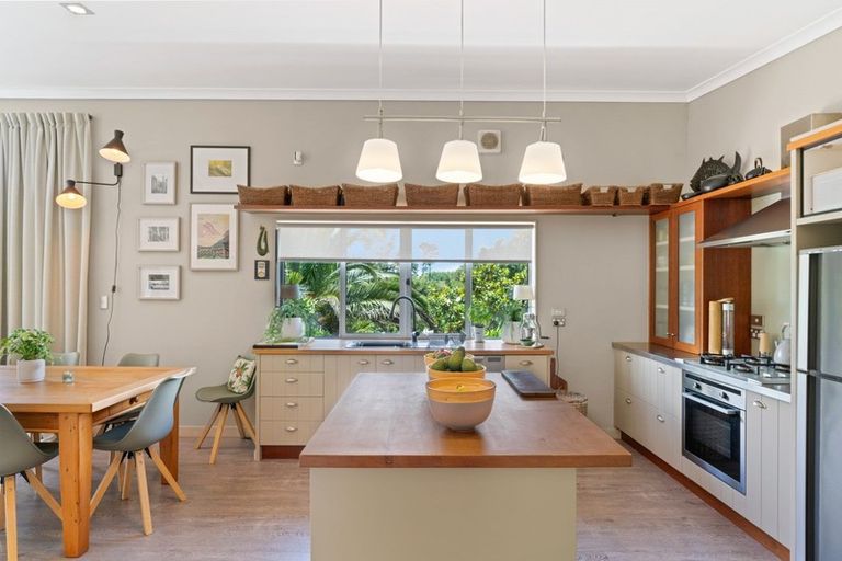 Photo of property in 381 Tara Road, Mangawhai, 0573