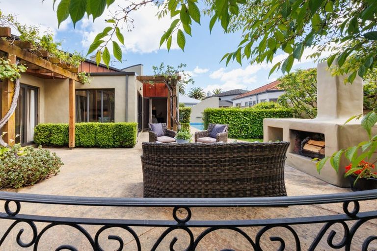 Photo of property in 3 The Oaks, Awapuni, Palmerston North, 4412