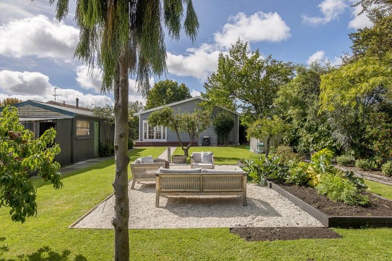 Photo of property in 35 Stapletons Road, Richmond, Christchurch, 8013