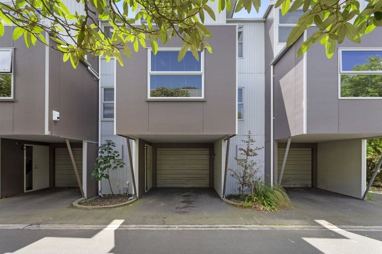 Photo of property in 2/3 Grove Road, Addington, Christchurch, 8024