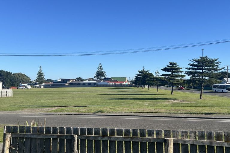 Photo of property in 2 Dawick Street, Foxton Beach, Foxton, 4815