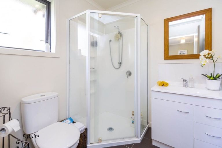 Photo of property in 15 Kirton Drive, Riverstone Terraces, Upper Hutt, 5018