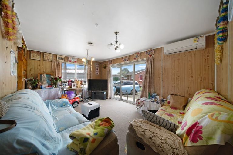 Photo of property in 15 Penderford Place, Mangere East, Auckland, 2024