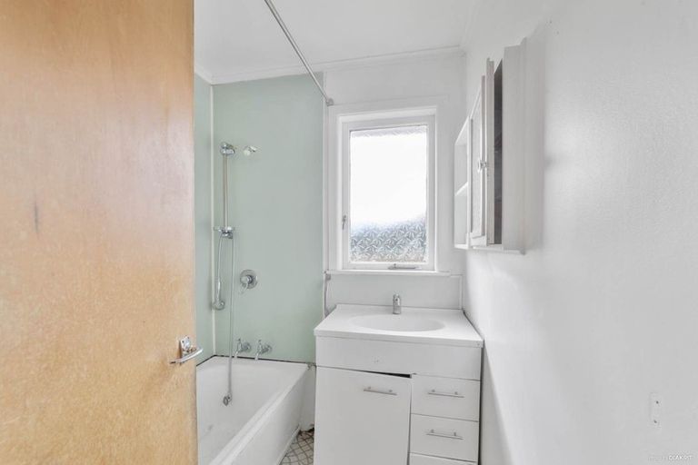 Photo of property in 20 Ozich Avenue, Te Atatu South, Auckland, 0610