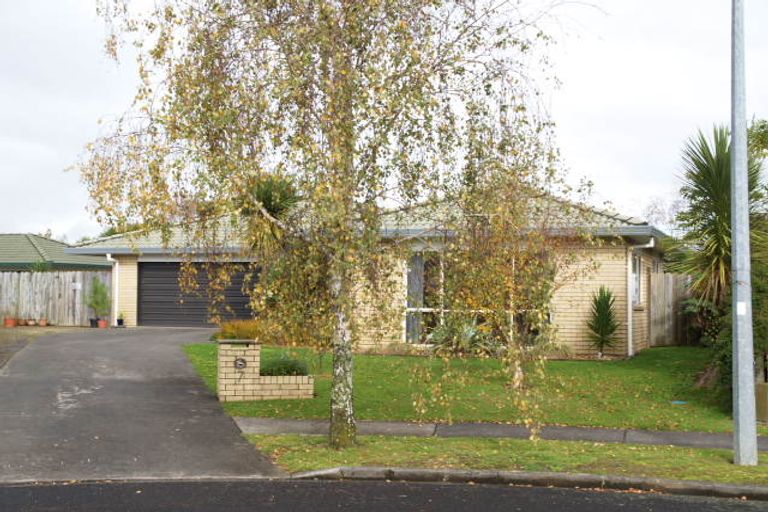 Photo of property in 7 Valnera Close, Northpark, Auckland, 2013