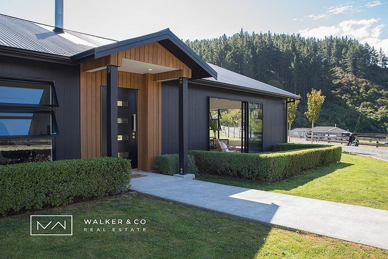 Photo of property in 47 Mount Marua Drive, Maymorn, Upper Hutt, 5018