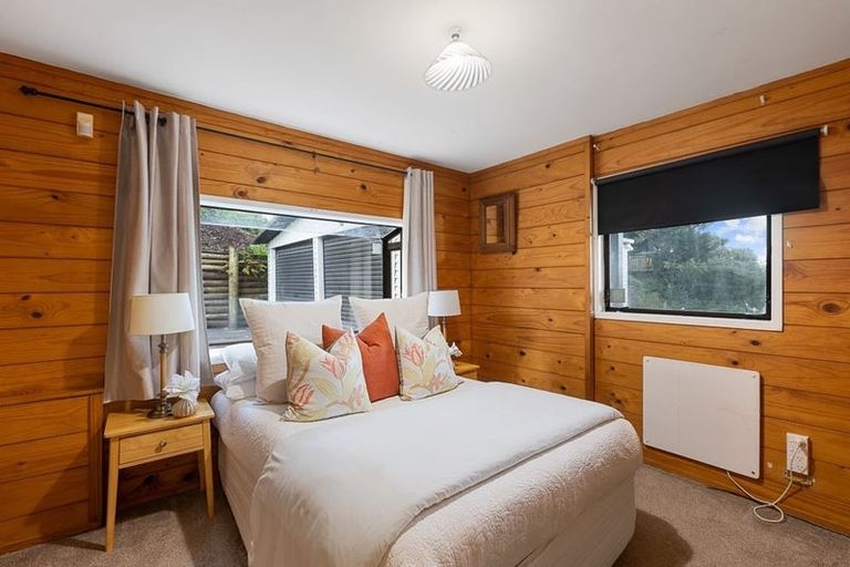 Photo of property in 2 Dunraven Place, Torbay, Auckland, 0630