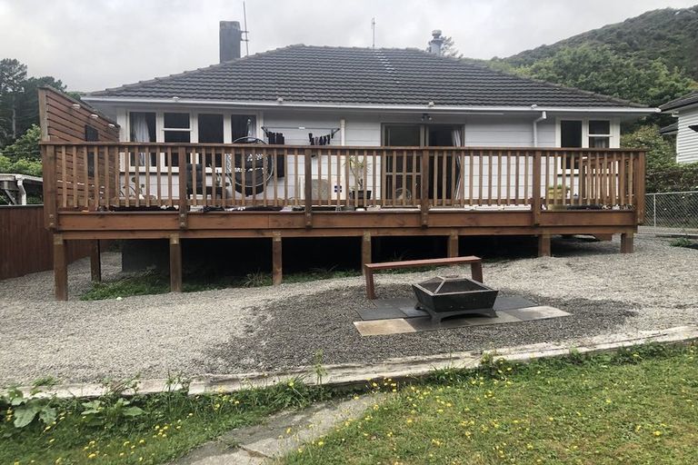 Photo of property in 16 Boyd Grove, Naenae, Lower Hutt, 5011