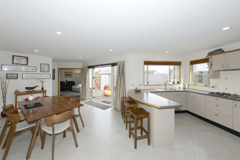 Photo of property in 19 Blue Gum Place, New Brighton, Christchurch, 8083