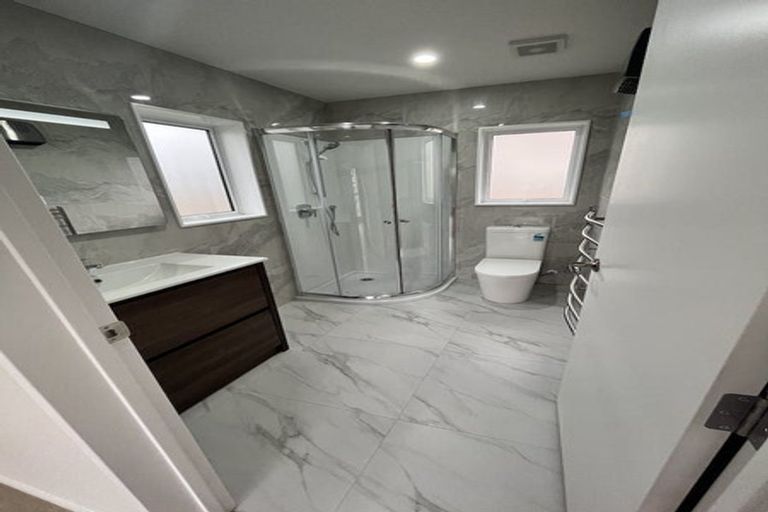 Photo of property in 28d Halberg Street, Glenfield, Auckland, 0629