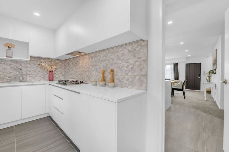 Photo of property in 84b Hutchinsons Road, Bucklands Beach, Auckland, 2014