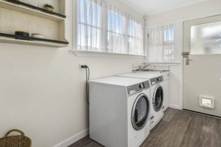 Photo of property in 217 Knights Road, Hutt Central, Lower Hutt, 5011