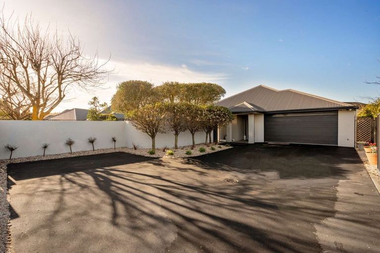 Photo of property in 28 Linkwater Way, Parklands, Christchurch, 8083