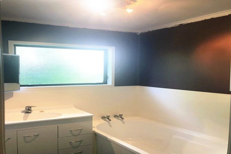 Photo of property in 2 Fairdale Avenue, Red Hill, Papakura, 2110